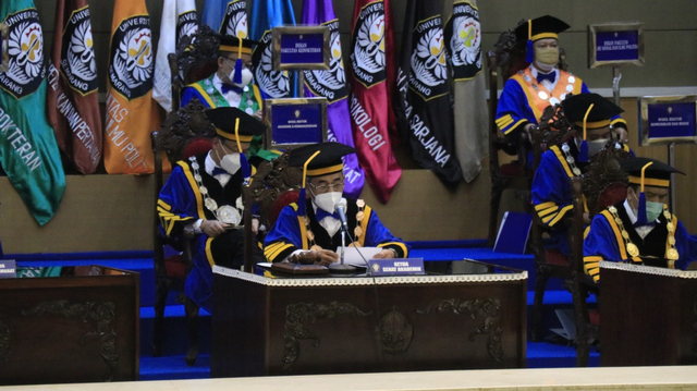 Upacara Wisuda ke-163 Tahun 2021 di Universitas Diponegoro (Undip), Rabu (25/8). Foto: UNDIP