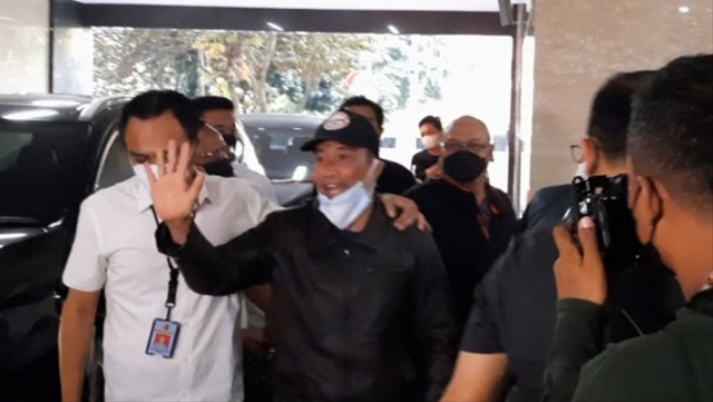 YouTuber Muhammad Kece, tersangka dugaan penistaan agama tiba di Bareskrim Polri, Jakarta Selatan, Rabu (25/8/2021). Foto: Laily Rahmawaty/ANTARA