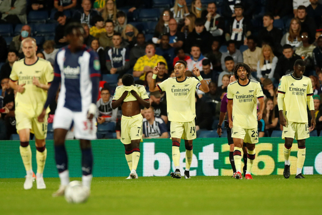 Selebrasi pemain Arsenal usai mencetak gol ke gawang West Bromwich Albion pada pertandingan Piala Carabao di The Hawthorns, West Bromwich, Inggris. Foto: Andrew Boyers/REUTERS