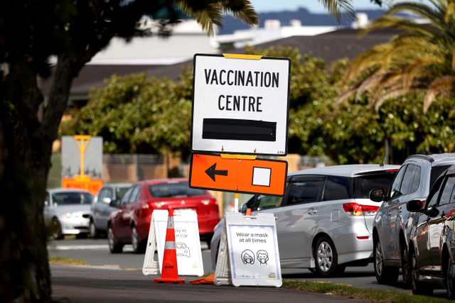 Suasana di pusat vaksinasi di Auckland, Selandia Baru, Kamis (26/8/2021). Foto: Fiona Goodall/Reuters