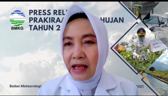 Kepala BMKG Dwikorita Karnawati Saat Sampaikan Paparan Prediksi Cuaca. Foto: Sumber: YouTube