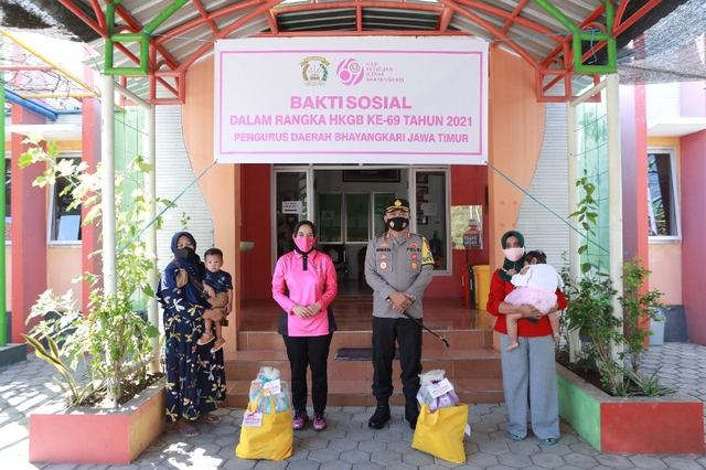 Peringati HKGB ke-69, Bhayangkari Cabang Situbondo Bantu Pemulihan Gizi Anak