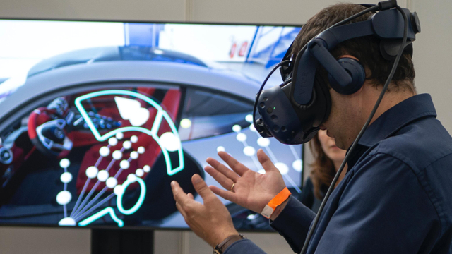 Virtual Reality memiliki potensi dalam mengembangkan produk di sektor Game. Gambar: XR Expo on Unsplash 