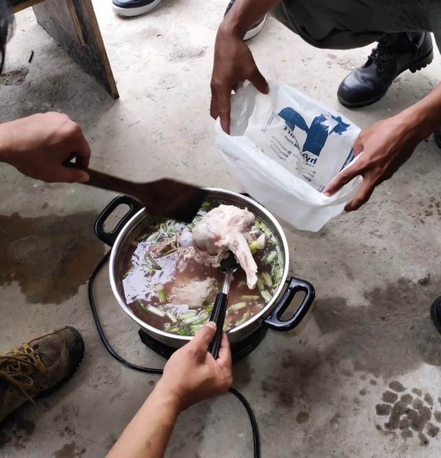 BKSDA Sultra mengamankan tulang yang diduga kuat adalah tulang buaya yang disantap para TKA China. Foto: Dok BKSDA Sultra.