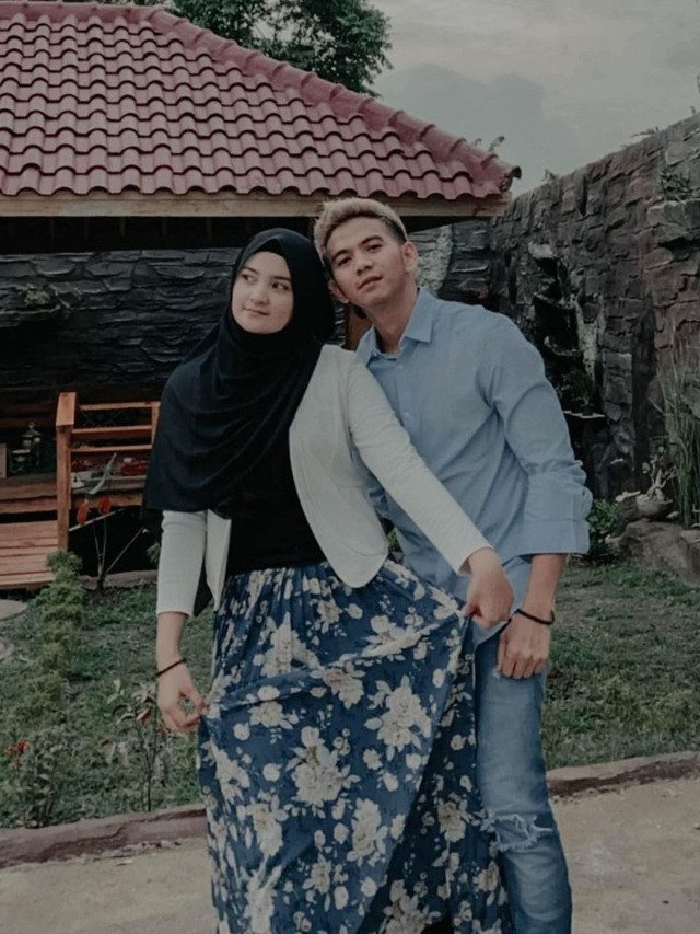 Ridho DA dan calon istrinya. Foto: Instagram/@da2_ridho