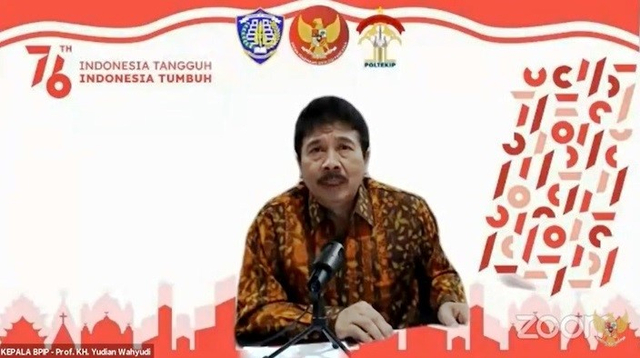 Kepala BPIP Prof. KH. Yudian Wahyudi saat memberikan kata sambutan secara virtual pada acara webinar yang diikuti oleh ribuan Taruna Poltekip dan Poltekip pada kamis, 26 Agustus 2021.