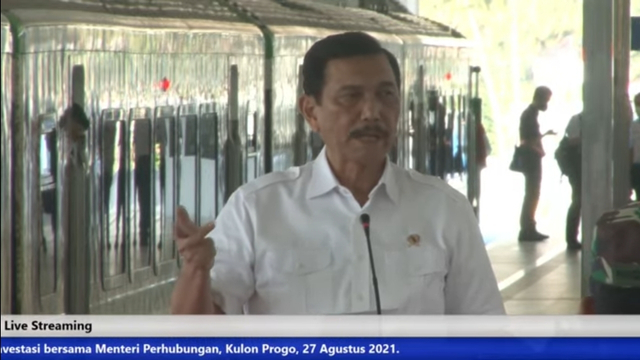 Menko Maritim dan Investasi, Luhut Binsar Pandjaitan saat peluncuran kereta Bandara YIA, di Kabupaten Kulon Progo, Jumat (27/8). Foto: YouTube/Ditjen Perkeretaapian