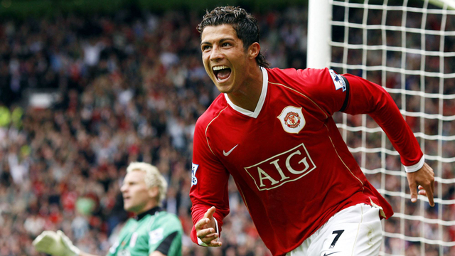 Pemain Manchester United Cristiano Ronaldo merayakan gol pada pertandingan Liga Inggris melawan Fulham di Old Trafford, Manchester, pada 20 Agustus 2006. Foto: ANDREW YATES / AFP
