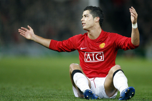 Pemain Manchester United Cristiano Ronaldo saat melawan Dynamo Kiev pada pertandingan Liga Champions di Old Trafford, Manchester, Inggris, pada 7 November 2007. Foto: ANDREW YATES / AFP