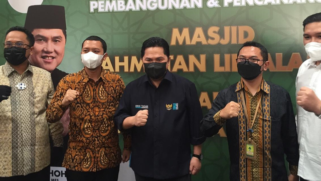 Menteri BUMN Erick Thohir dalam acara pencanangan halal hub di Rest Area 72A, Tol Cipularang, Jawa Barat, Sabtu (28/8). Foto: Muhammad Darisman/kumparan