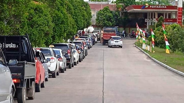 Ilustrasi Antrian Panjang Pemburu Premium (Bensin), Foto Pribadi.