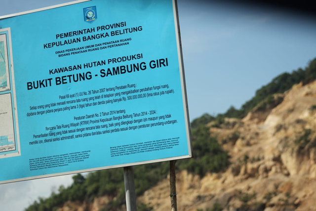 Papan peringatan yang dipasang oleh Dinas PUPR Babel. Sumber foto (januar/faberta)