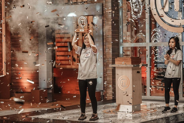 Jesselyn jadi pemenang di Masterchef Indonesia Season 8. Foto: Instagram @jesselyn.mci8.