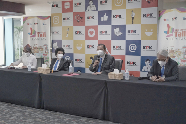 Ketua Dewas KPK Tumpak Panggabean membacakan putusan Sidang Etik Lili Pintauli Siregar di Gedung KPK Lama, Jakarta, Senin (30/8).  Foto: Jamal Ramadhan/kumparan