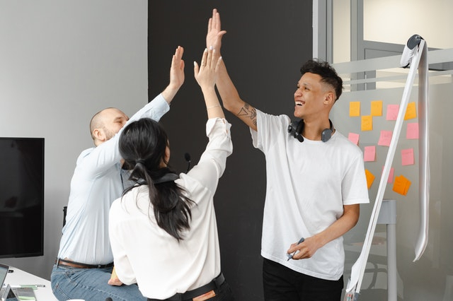 Setiap manusia memiliki profesi dan pekerjaan yang berbeda-beda. Sumber: Pexels.com