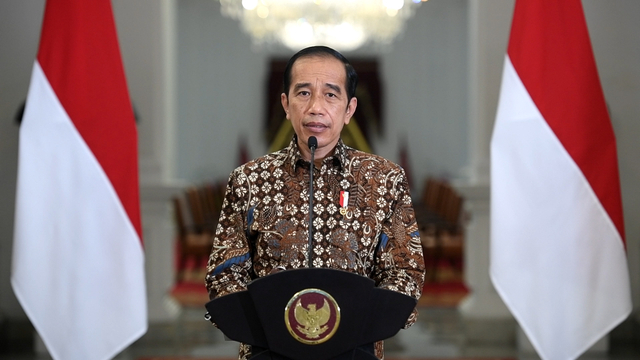 Presiden Joko Widodo memberikan pernyataan pers tentang perkembangan terkini pelaksanaan PPKM di Istana Merdeka, Jakarta, Senin (30/8/2021). Foto: Biro Pers Sekretariat Presiden