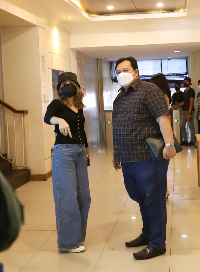 Penyanyi dangdut Ayu Ting Ting saat hadir ke Polda Metro Jaya, Selasa, (31/8). Foto: Ronny