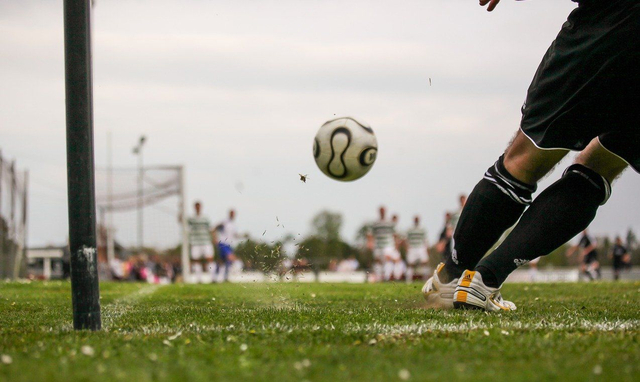Gerakan Kaki Setelah Mengumpan Bola (Sumber: Pixabay)