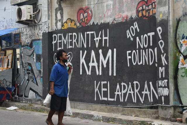 Seniman street art di Karawang buat mural di sepanjang Jalan Tuparev (Tujuh Pahlawan Revolusi). Foto: Dok. Istimewa