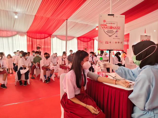 Bank DKI gelar vaksinasi untuk pelajar. Foto: Bank DKI
