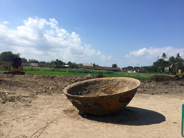 Wajan berukuran raksasa peninggalan Belanda ditemukan di Pedukuhan Kretek, Bantul, Daerah Istimewa Yogyakarta (DIY). Foto: Arfiansyah Panji Purnandaru/kumparan