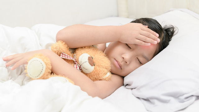 Tips Bagi Orang Tua Agar Anak Tetap Aman Hadapi Cuaca Ekstrem. Foto: Shutterstock