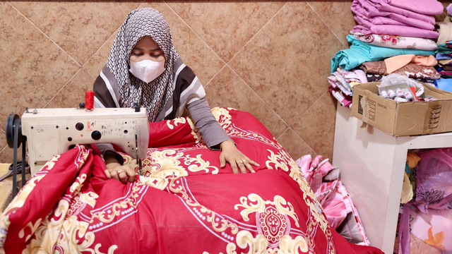 Usaha konveksi milik Fitriani di Banda Aceh. Foto: Suparta/acehkini 
