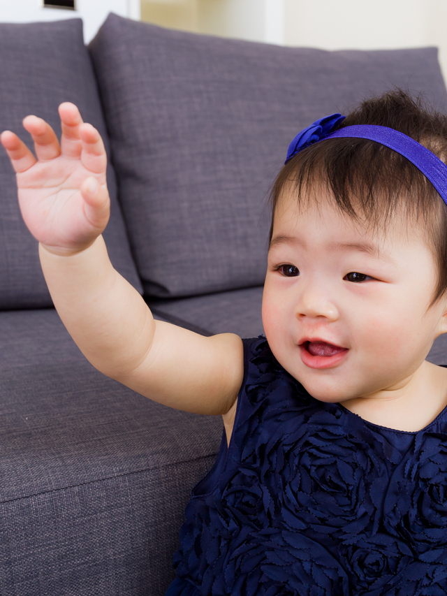 Ilustrasi bayi melambaikan tangan. Foto: Shutter Stock