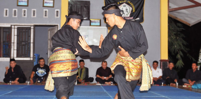 Ilustrasi pencak silat. Sumber: kwri.kemdikbud.go.id