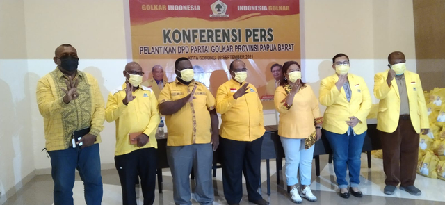 Ketua dan Pengurus DPD Partai Golkar Papua Barat, foto: Yanti/Balleo News