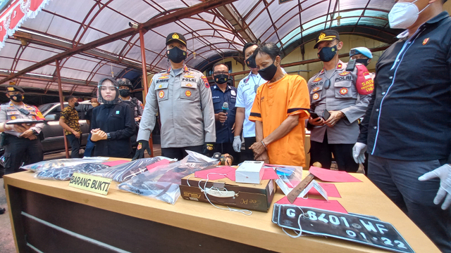 Polres Tegal menggelar jumpa pers kasus dukun cabul yang menyetubuhi korban 19 kali hingga hamil. (Foto: Irsyam Faiz)