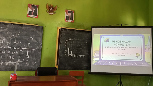 Suasana saat pengenalan komputer