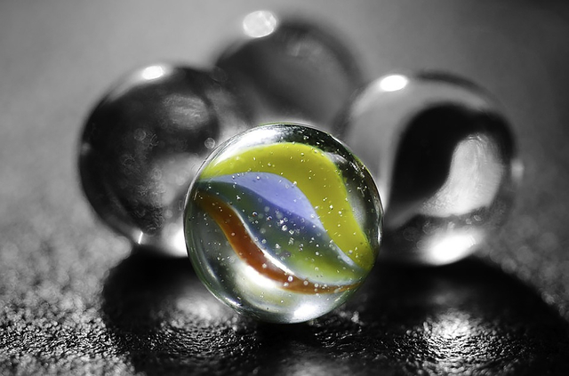 Mengenal permainan kelereng. Foto: Pixabay