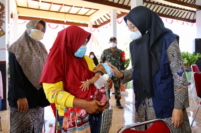 Bantuan dari program Lapor Bansos melalui online bagi warga Banyuwangi. Foto: Dok. Pemerintah Kabupaten Banyuwangi