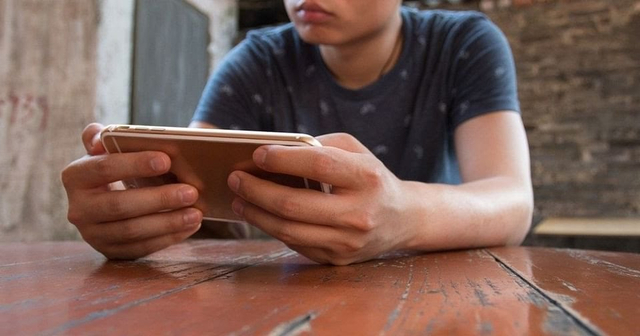 Ilustrasi pemain mobile game. Foto: Pixabay