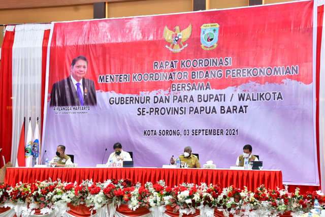 Rapat koordinasi Menteri Bidang Perekonomian bersama Gubernur, Walikota dan Bupati se-Provinsi Papua Barat, di Kota Sorong, Papua Barat, Jumat (3/9), foto: Yanti/Balleo News