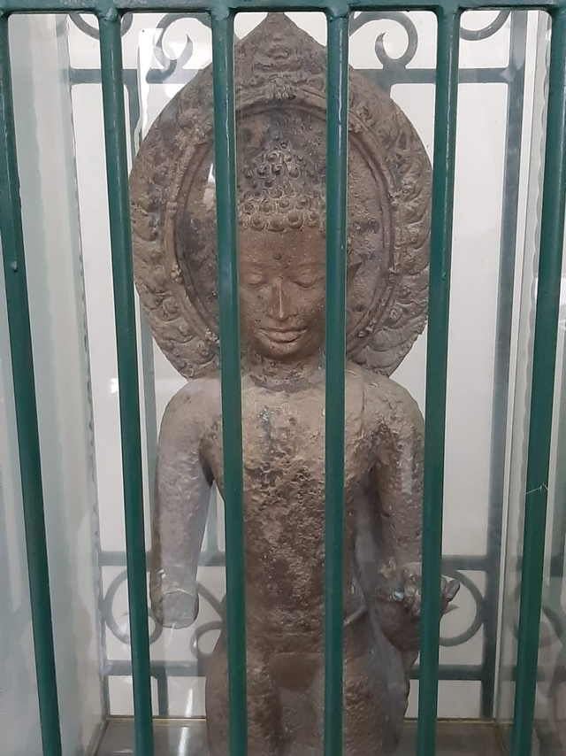 Arca Dhyani Buddha yang kini menghuni Universitas Gajayana (Uniga) Malang. 