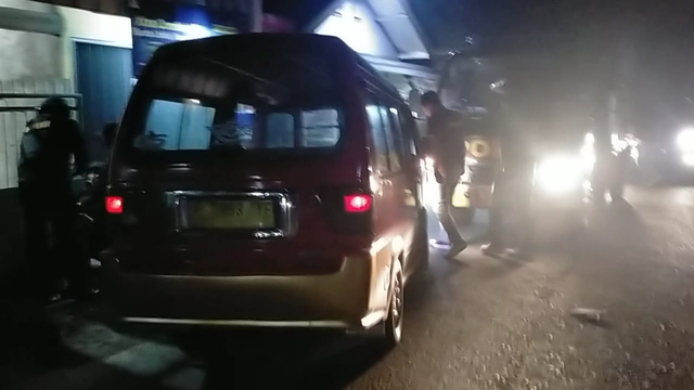 Rombongan patroli polisi ditabrak angkot di Cianjur. Foto: Dok. Istimewa