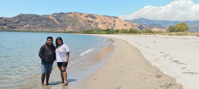 Pantai pasir putih di areal Ekowisata Hutan Mangrove di Desa Reroroja, Kecamatan Magepanda. Foto : Athy Meaq