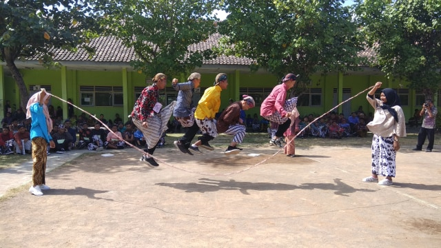 Mengetahui urutan permainan lompat tali karet. Foto: Shutter Stock