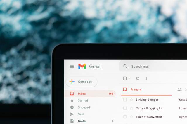 Ilustrasi melakukan cara membuat link Google Drive (Foto: Striving Blogger via Unsplash)