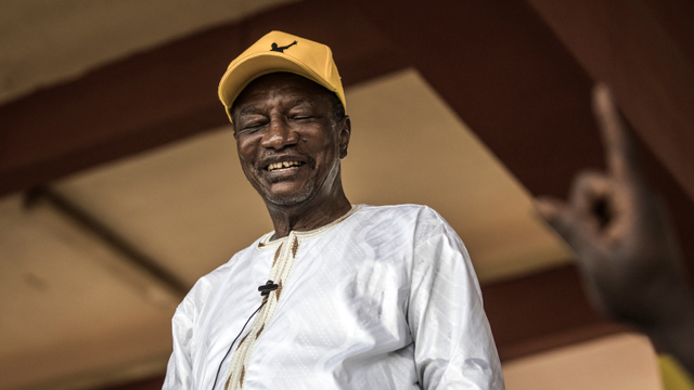 Presiden Guinea Alpha Conde berbicara kepada para pendukungnya selama kampanye di Conakry, pada 16 Oktober 2020. Foto: JOHN WESSELS / AFP