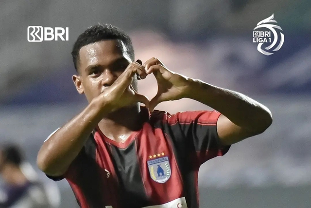 Pemain Persipura Jayapura, Ramai Rumakiek. Foto: Instagram/@liga1match