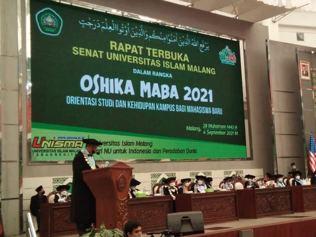 Rektor Unisma, Prof. Dr. H. Maskuri, M.Si memaparkan sambutannya dalam OSHIKA Maba. foto/M Sholeh