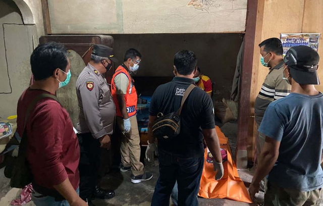 Nenek di Ponorogo Tewas Dicangkul Cucunya