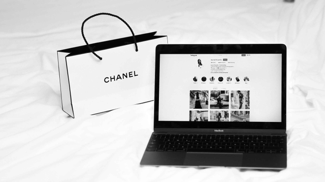 Ilustrasi belanja online. Sumber: unsplash