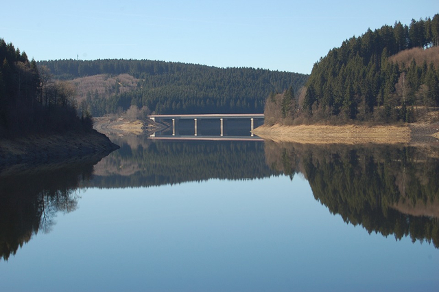 Waduk adalah bendungan buatan manusia yang dibangun dengan tujuan tertentu. Foto: Pixabay