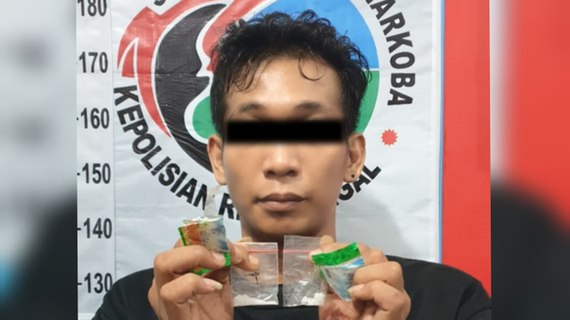 AZ, 27 tahun, pemuda asal Desa Jatirokeh, Kecamatan Songgom, Kabupaten Brebes dibekuk Polres Tegal. (Dok. Polres Tegal)