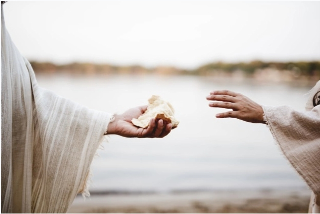 Ilustrasi Menolong, Sumber : freepik