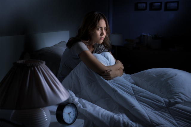 Ilustrasi perempuan insomnia. Foto: Shutter Stock